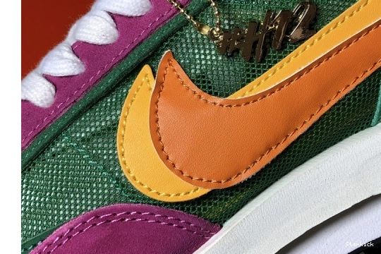 Pine BV0073-301 Green Nike Waffle  LD Sacai 0805